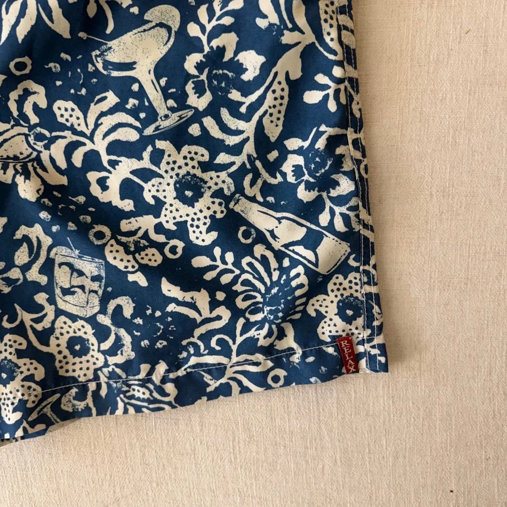 Tommy Bahama Swim Trunks Large Blue White Floral Cocktail Print Board Shorts‎